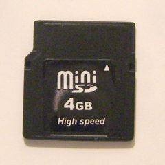 miniSD 4GB （本体拡大）